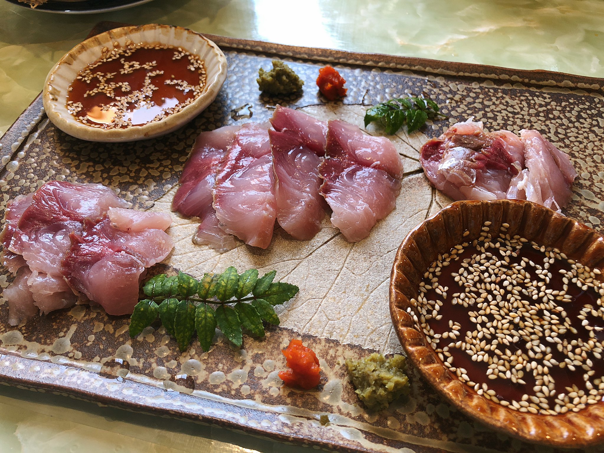 Uzivatel 魔女っこれい Na Twitteru お昼ご飯作った 先週釣ったイナダをしゃぶしゃぶに うまいわ なんなの フライが一番美味しいと思っていたが甘めの醤油を使った寿司もうまいし 今回のしゃぶしゃぶも本気でうまい 結局の所 加熱するならイナダ ワラサ