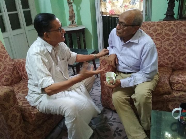 1951, that's when they first met.20-yr-olds with their striped Kurta, cigarettes, new bike keys and slicked-back hair. They were the real 'Badboys of Behala'; the heartthrobs of the 50s who would congregate at Coffee House when it was more adda than nostalgia.THREAD.