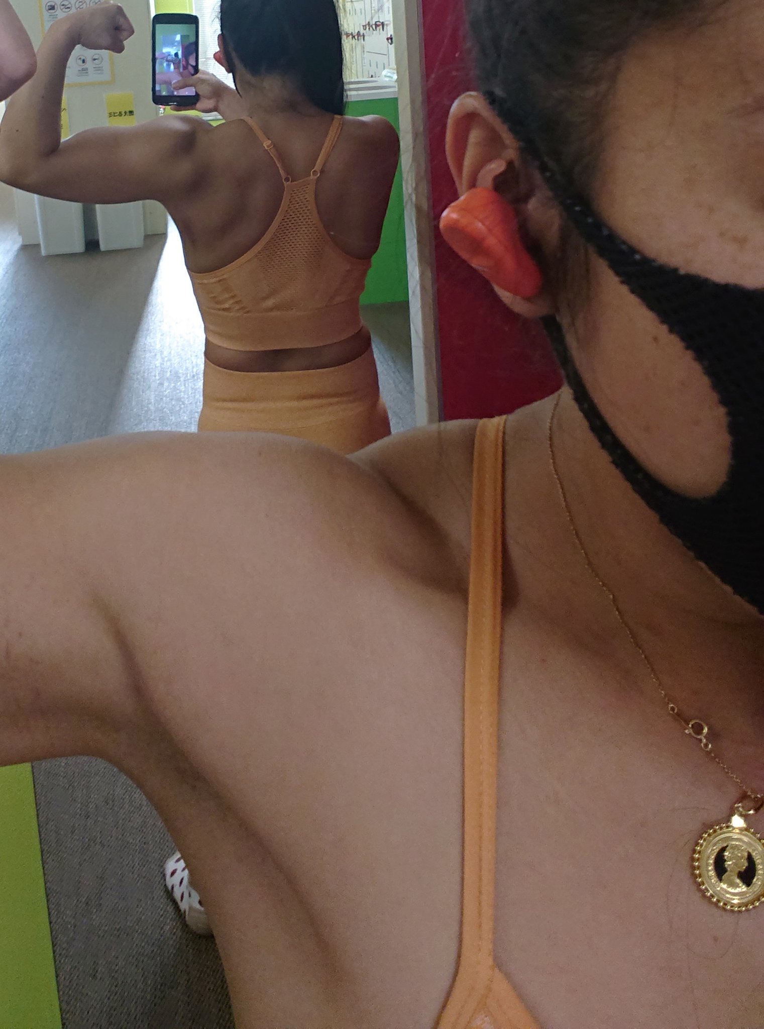 ぽよ 肩メイン サブ腕の日 ちょっとお腹の肉 酷くなってきたw インクライでシートにタオル引かないでやったら 内出血致しましたww インフルワクチンの前に筋トレ終わらせて今日はゆっくりしようと思いまーす 筋トレ女子 筋トレ 肩の日 肩リア