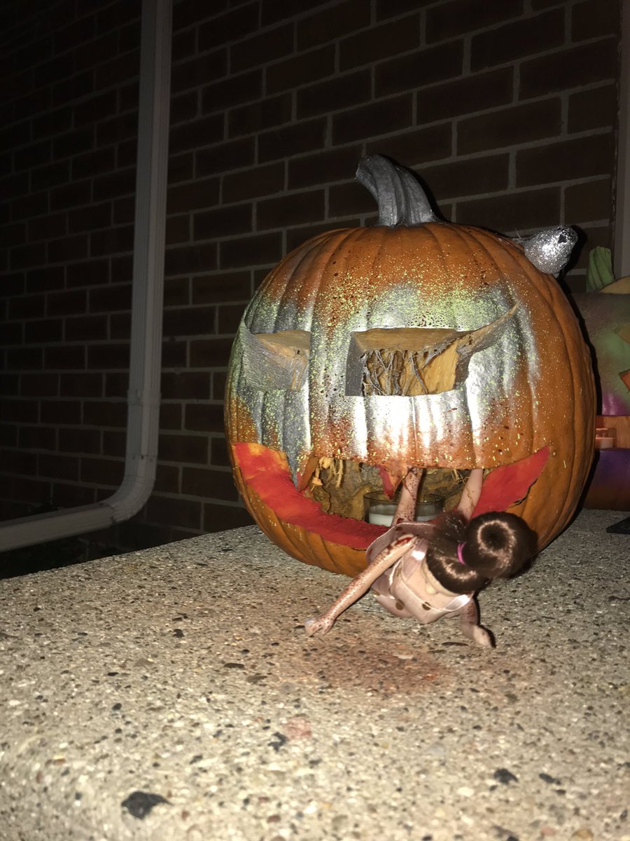 fag5you's tweet photo. Pumpkin of the year 🔪 https://t.co/qy3dWw0RvY