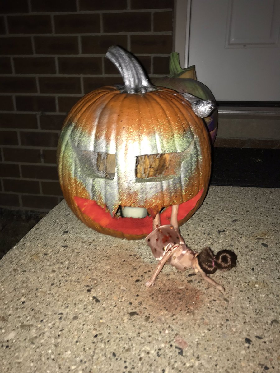 fag5you's tweet photo. Pumpkin of the year 🔪 https://t.co/qy3dWw0RvY