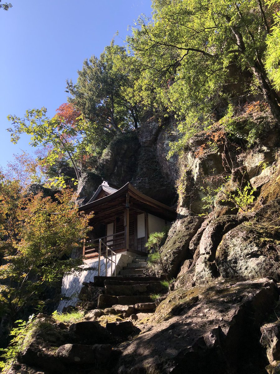 みほとけ 本日出演uty スゴろく １６ ４５ 今日の みほとけぶらり巡礼のススメ では 甲府市の光福寺さんへ 高い岩壁に建てられた観音堂 その中には修験道の祖 役行者 えんのおづの 像をご紹介します カフェゆんたくのぐっつぐつに熱い絶品カレー