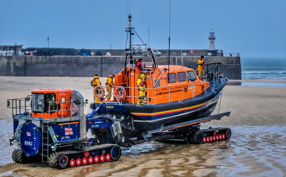 Outbound.
#cornwall #kernow #lovecornwall #uk #explorecornwall #cornishcoast #sea #ocean #visitcornwall #greatbritain #amazingcornwall #capturingcornwall #stives #stivescornwall #lifeboat #rnli #rnlife #stiveslifeboat #norastachura @stiveslifeboat @stives_lifeboat #rnlb