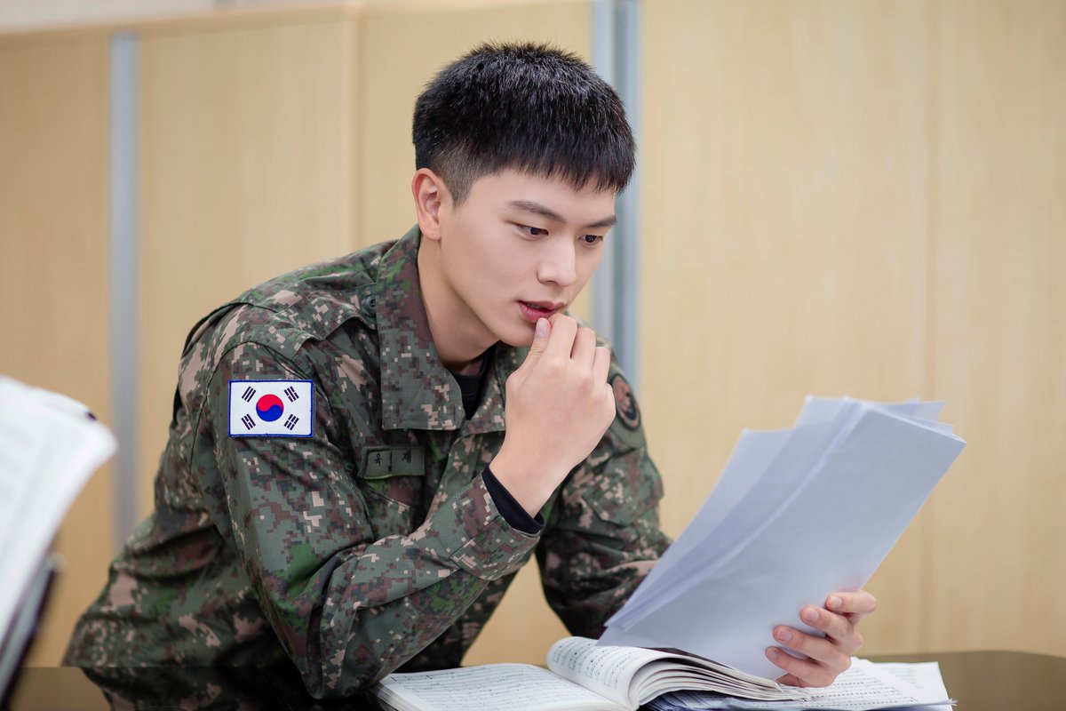 mma9090's tweet photo. 이번 ‘자랑스럽군’ 챌린지에는 
국방부 근무지원단에서 성실하게 복무 중인 육성재 일병이 참여해 주셨습니다. 
#자랑스럽군 #비투비 #BTOB #육성재 #성재 #병무청 https://t.co/QlvmNwSkOL