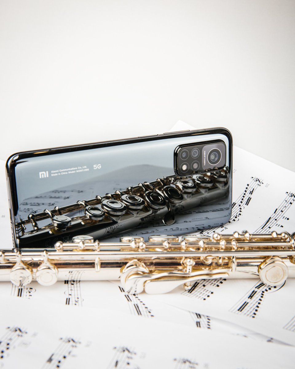 Xiaomi's tweet image. With dual speakers installed, #Mi10TPro allows you to enjoy your music on another level. 🎼 Recently, what's your most played song? #PowerYourCreativity