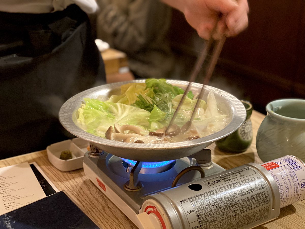 シナジノリ 金髪サービスマン 寒い季節 水炊きを欲して 六本木の 鶏匠たけはし さんへ 前菜の鶏刺し盛り合わせに 串焼き 水炊きからの〆のちゃんぽんと美味しく頂きました 日曜の六本木のご飯処は貴重 冬本番 再訪の可能性大ww