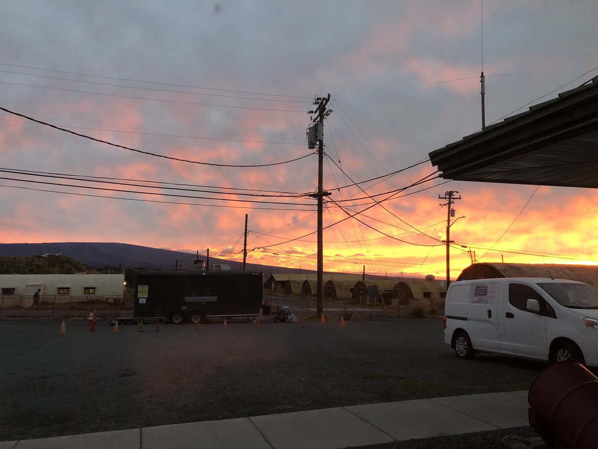 thetamachan's tweet photo. Long wonderful weekend! So here’s a #foodpost & some #hawaii #scenery from your friendly neighborhood #DomesticLeftist 🥰🔥🥳✊🏾❤️ #tilapia #cheese #butter #bushbeans #okra #onion #hamakua #mushrooms 😋 #Sunset of #SaddleRoad yesterday evening. ❤️ Mauna Kea. #StarFruit #Juice 🥳🔥 https://t.co/M9WmOmONG0