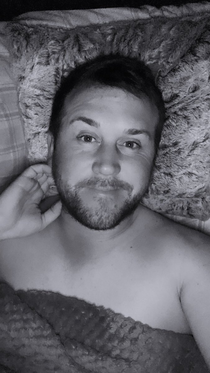 KYLEMCENTIRE's tweet photo. Category is single but not desperate, lonely but confident alone- butch kween realness #goodbrows https://t.co/7721eFTci8