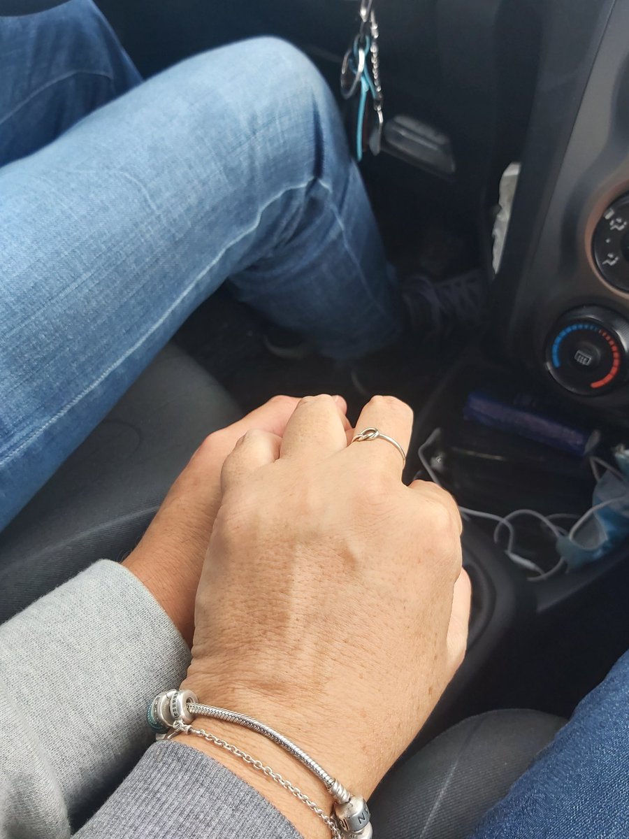 lafrida8's tweet photo. Chi se ne frega del #dopoDi o del #primaDi... l'importante soprattutto in questo periodo è #adessonoi 😍 https://t.co/Jz85b4DQUs