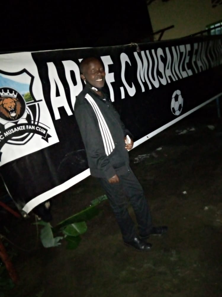 mjohnclaude's tweet photo. Umunsi wejo App Musanze Fan Club yahiguye umuhigo yari yarihaye wo guha Inka umukunzi wayo Bugingo Eulade yari yamuhaye mubukwe bwe bwabaye ku itariki ya 18/8/2020.iki gikorwa kikaba cyari gihagaze amafaranga angana n'ibihumbi 250000 kugura Inka no kwiyakira . https://t.co/ZxfG3ul4nY
