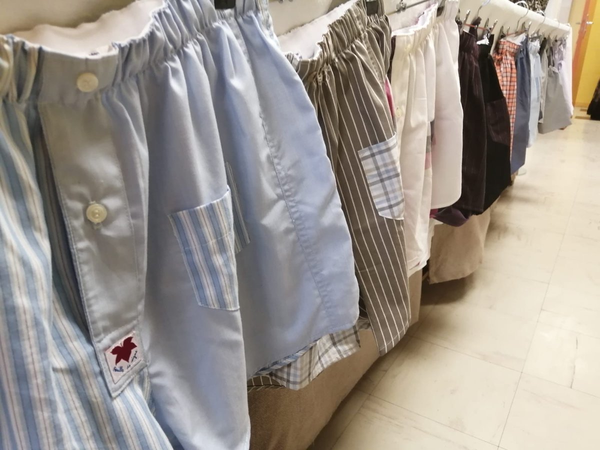 reponsesbio's tweet photo. Un jour, une chemise de supermarché trimballée aux quatre coins du monde rencontre, esseulé dans un placard, une chemise de grand couturier. De cette alchimie s'enracinant dans la résilience naîtra un étonnant caleçon, dont @reponsesbio raconte l'histoire. https://t.co/CQlYO3zuqw