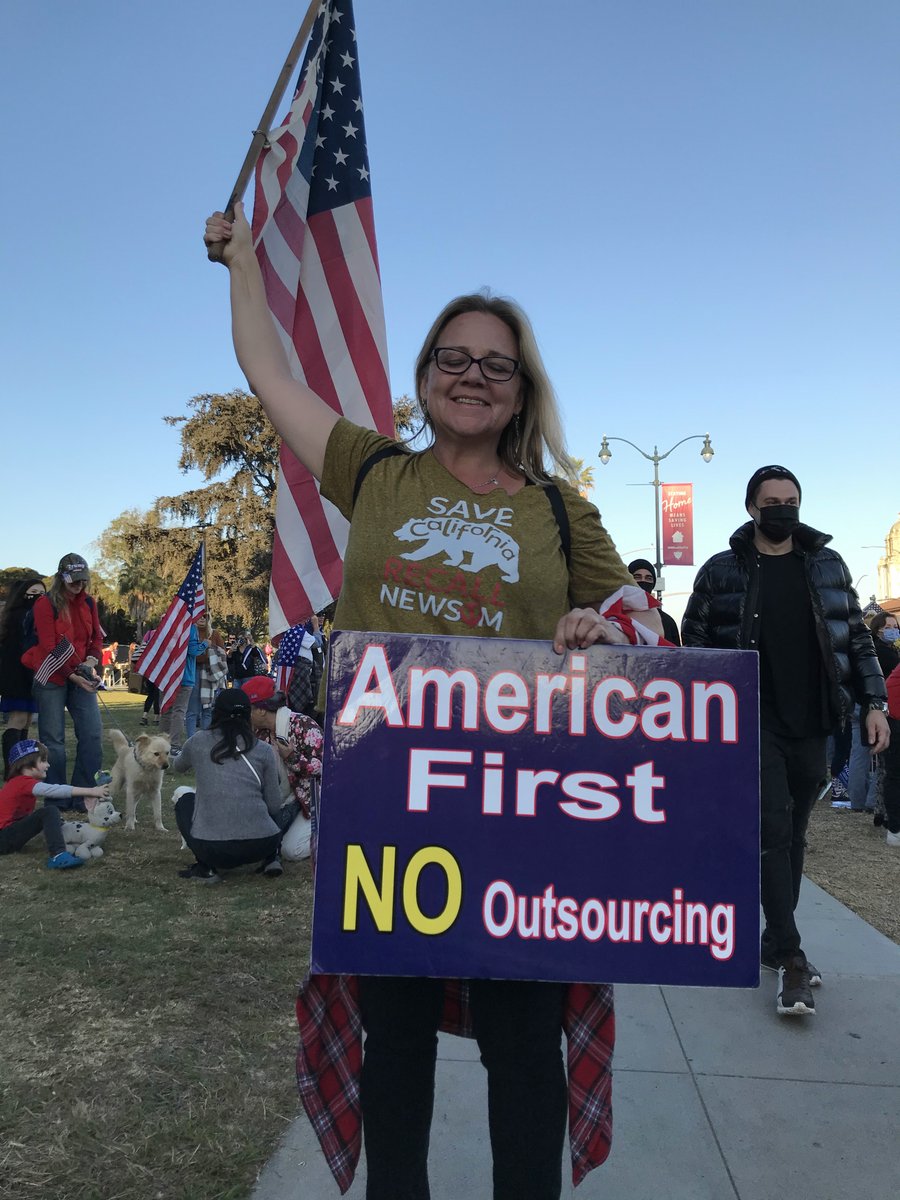 LEGEND28549086's tweet photo. @RepZoeLofgren @HouseDemocrats #HR3648/S386 will incentivize H1b abuse bc it rewards H1b abusers with green cards, the prize they’ve waiting for. And it does it by keeping out real talents from ROW. #MumbaiZoe claims this will help our economy!? It will help her paymasters for sure. https://t.co/fP7ZzzU2Gh
