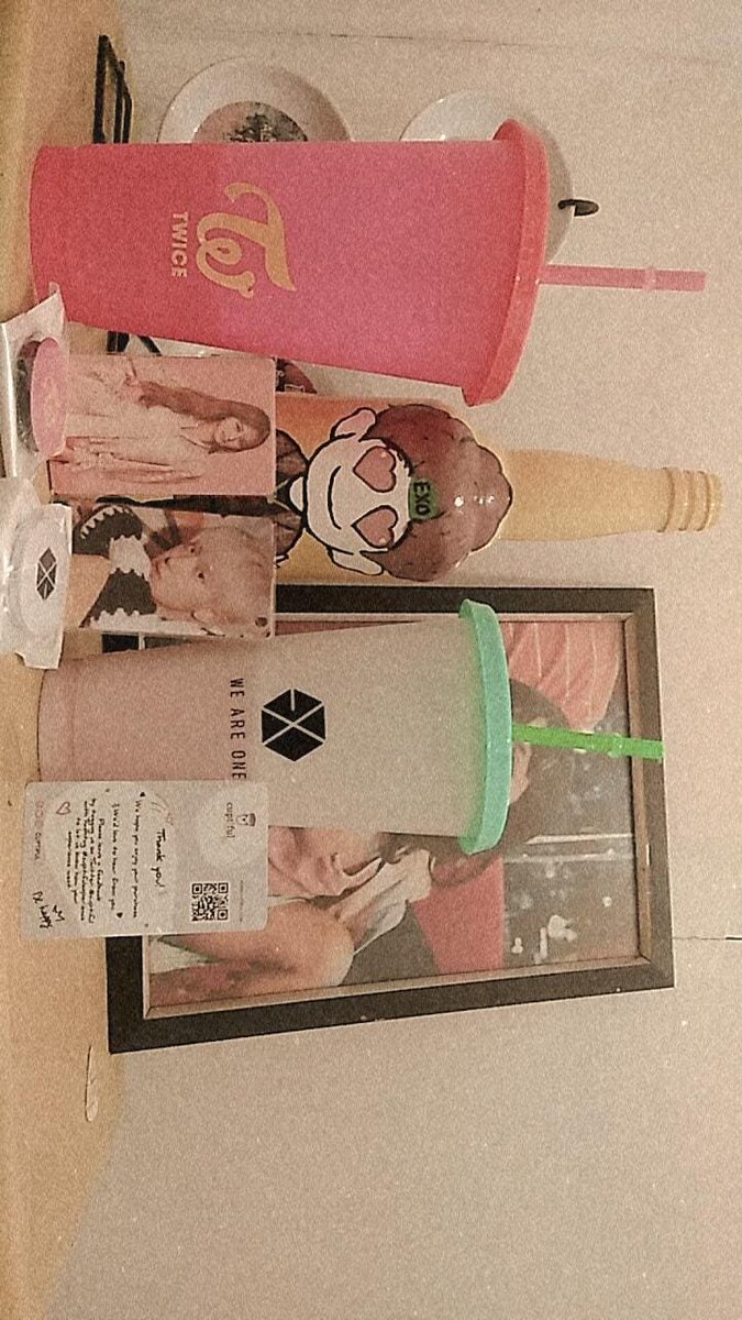 chycheyennechy's tweet photo. Omg this is worth the wait, this tumblrs is such a cutie plus the photocards are my biases and my EXO-L and Once heart is so happy.💓💓 @cuptiful #cuptifulexperience https://t.co/FHtkdv9CHM