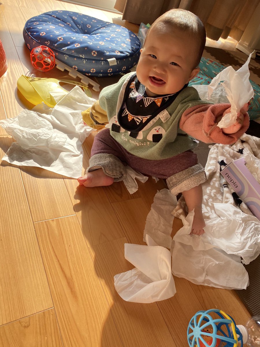 moemoeGG0320's tweet photo. コンタクトかえとる間にやんちゃ坊主にやられた、、、そしてクソ笑顔🙂 https://t.co/1CRJ2V8w1E