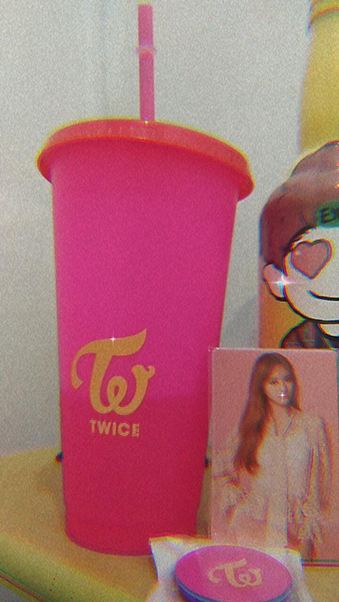 chycheyennechy's tweet photo. Omg this is worth the wait, this tumblrs is such a cutie plus the photocards are my biases and my EXO-L and Once heart is so happy.💓💓 @cuptiful #cuptifulexperience https://t.co/FHtkdv9CHM