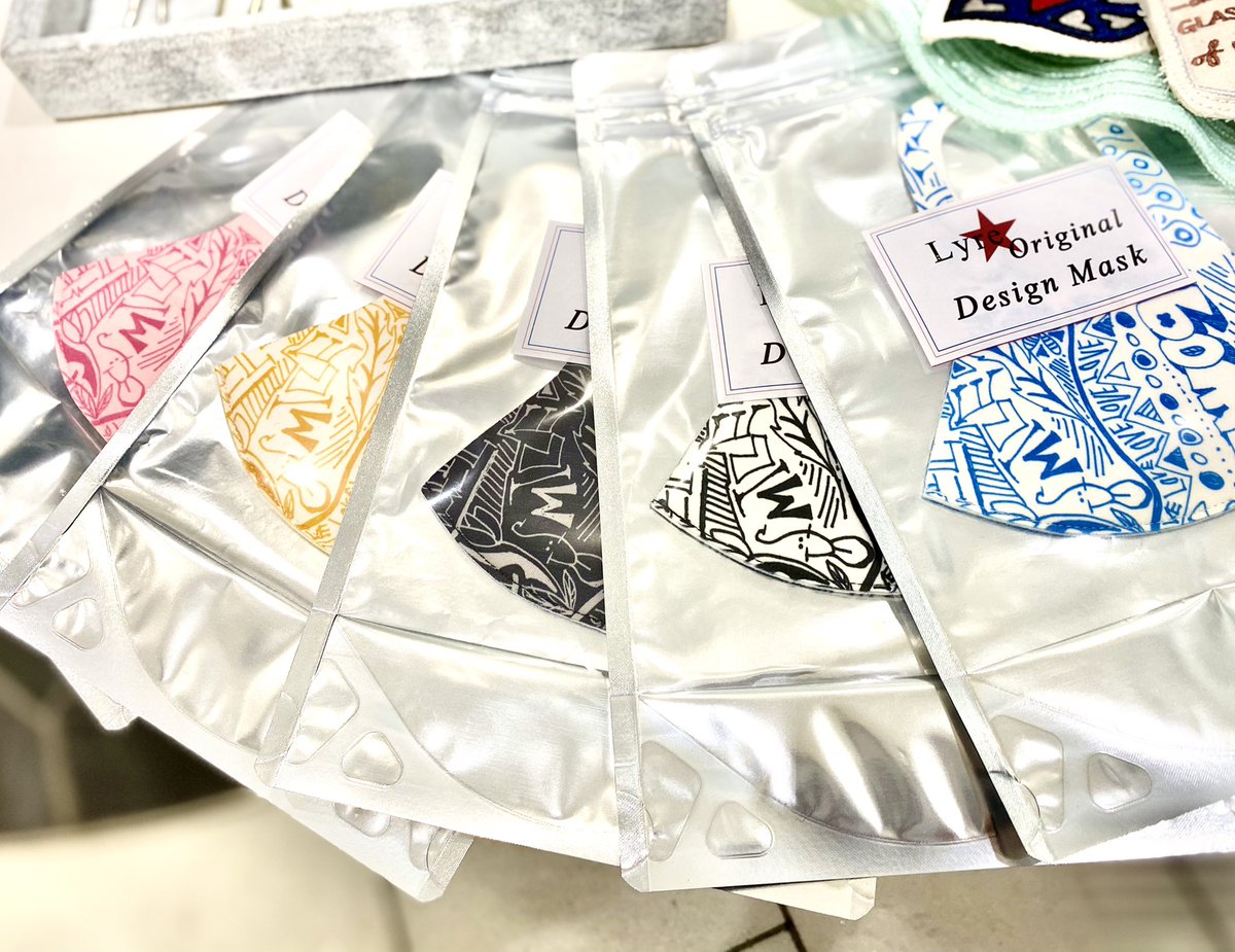 LyreBag's tweet photo. Lyreからオリジナルデザインマスク新発売😷❣️
長時間つけてもムレずにサラサラ✨が続く、
こだわりの素材を使用😊⭐︎ 洗濯OK👏
マスク製造の担当者と何度も相談を重ね、
選び抜かれたのは絶妙に可愛くておしゃれな5色🤩

#おしゃれマスク
#ファッションマスク https://t.co/gdfMalxbxk