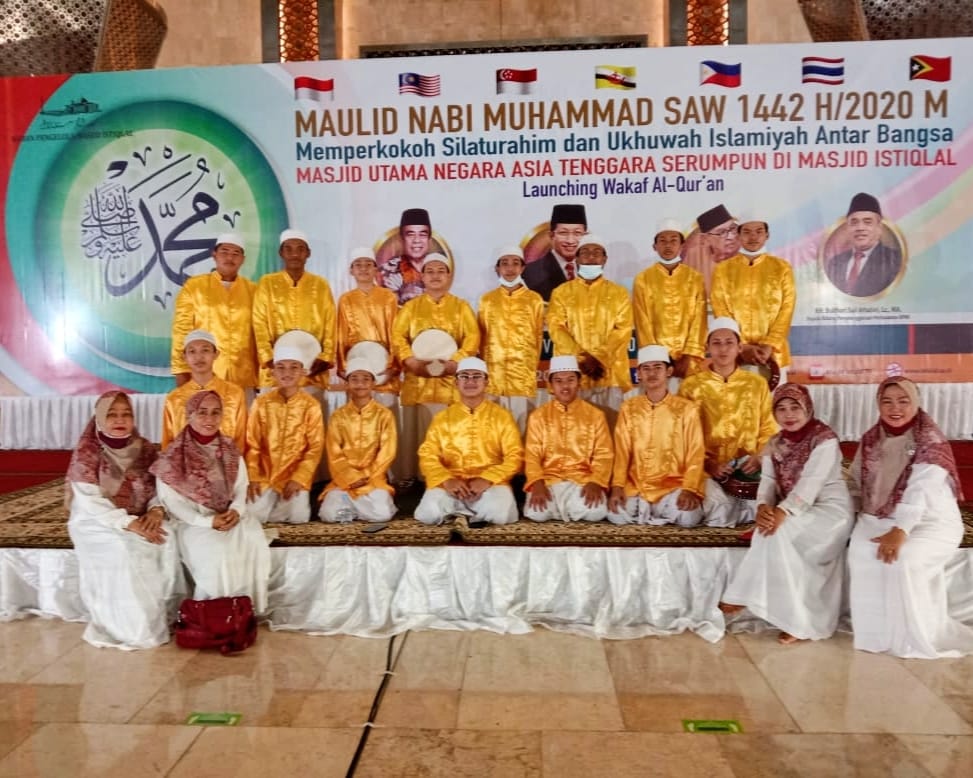 mtsn13jaksel's tweet photo. Penampilan Tim Shalawat dan Hadroh  MTsN 13 Jakarta Selatan di Masjid Istiqlal Jakarta dalam memperingati Maulid Nabi Muhammad SAW 1442/2020.

#mtsn #masjidistiqlal #mtsn13jakarta #maulidnabi1442h https://t.co/v2xl1tLbOT