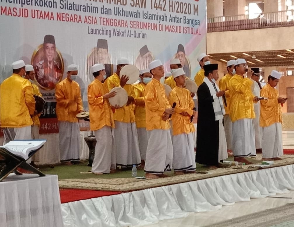 mtsn13jaksel's tweet photo. Penampilan Tim Shalawat dan Hadroh  MTsN 13 Jakarta Selatan di Masjid Istiqlal Jakarta dalam memperingati Maulid Nabi Muhammad SAW 1442/2020.

#mtsn #masjidistiqlal #mtsn13jakarta #maulidnabi1442h https://t.co/v2xl1tLbOT