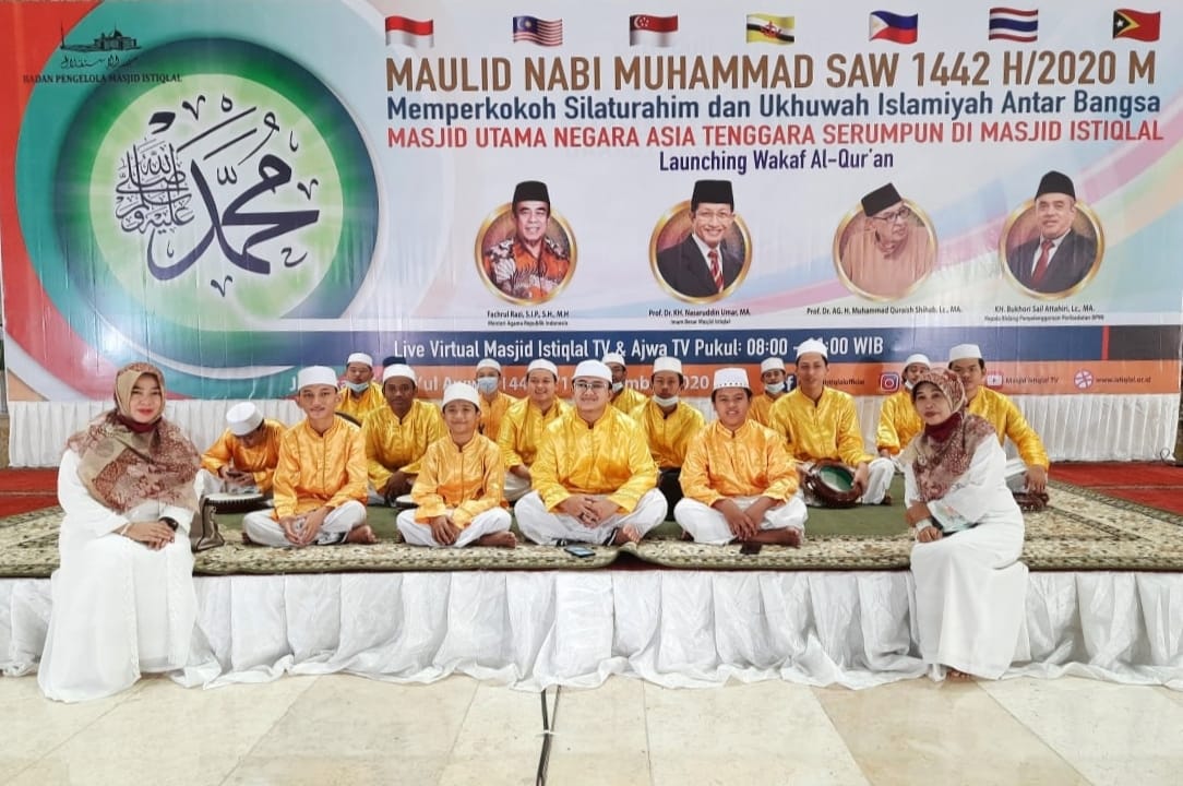 mtsn13jaksel's tweet photo. Penampilan Tim Shalawat dan Hadroh  MTsN 13 Jakarta Selatan di Masjid Istiqlal Jakarta dalam memperingati Maulid Nabi Muhammad SAW 1442/2020.

#mtsn #masjidistiqlal #mtsn13jakarta #maulidnabi1442h https://t.co/v2xl1tLbOT