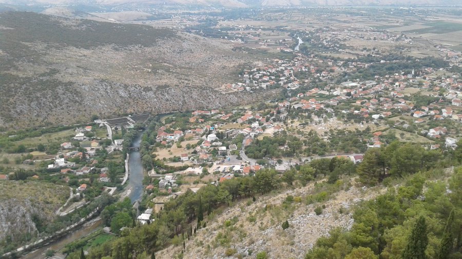 HassaneTraveler's tweet photo. #StjepanGrad 🇧🇦
Construido originalmente por la tribu #Iliria, reforzado más tarde por los invasores Romanos.
Lleva el nombre de #HercegStjepanKosaca quien gobernó la región de #Hum #Herzegovina en la Edad Media. Aquí en #Blagaj nació la reina Bosnia #KatarinaKosacaKotromanic. https://t.co/YOfONF34xz