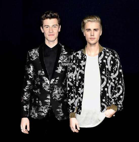 chokemebuzztin's tweet photo. An insider just revealed that "MONSTER" is releasing with a mv on Nov 20th and it's a pop song with edm beats. A mainstream radio friendly song

In that honour, we are gonna help the Beliebers in the AOTY category
I'm voting for Justin Bieber for Artist Of The Year at the #AMAs https://t.co/CjcB8HTlwD