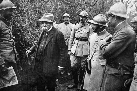 lame1418's tweet photo. Le 16 novembre 1917, Clemenceau est nommé président du Conseil. Le Tigre sort ses griffes et déclare : "Nous nous présentons devant vous dans l’unique pensée d’une guerre intégrale. Ces Français que nous fumes contraints de jeter dans la bataille, ils ont des droits sur nous." https://t.co/Osm3CCGbBA