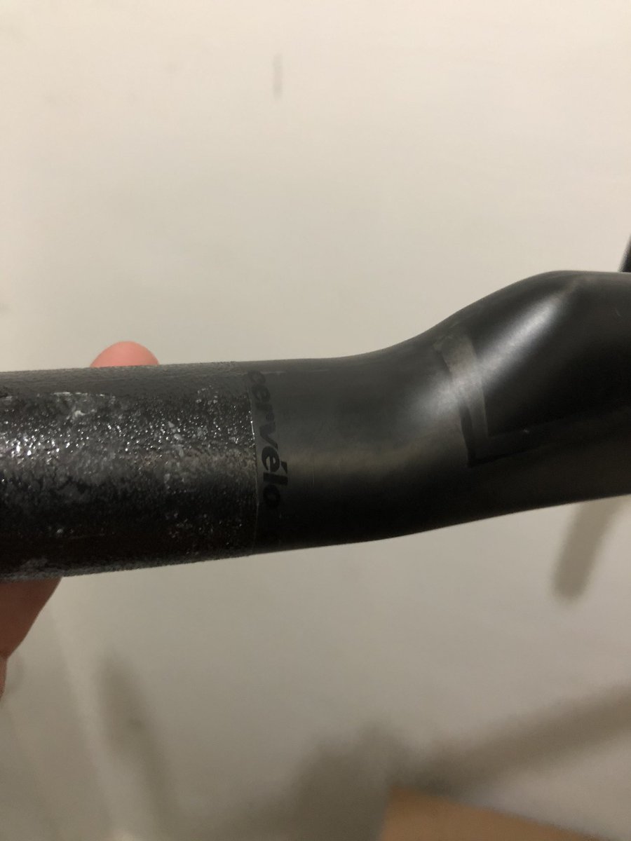 amngvs's tweet photo. WTS dropbar carbon copotan Cervelo S3, ada minus di poto. 1.5jt #fnfjb https://t.co/0JvUA9IbFy