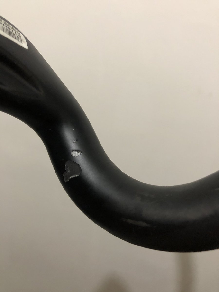 amngvs's tweet photo. WTS dropbar carbon copotan Cervelo S3, ada minus di poto. 1.5jt #fnfjb https://t.co/0JvUA9IbFy