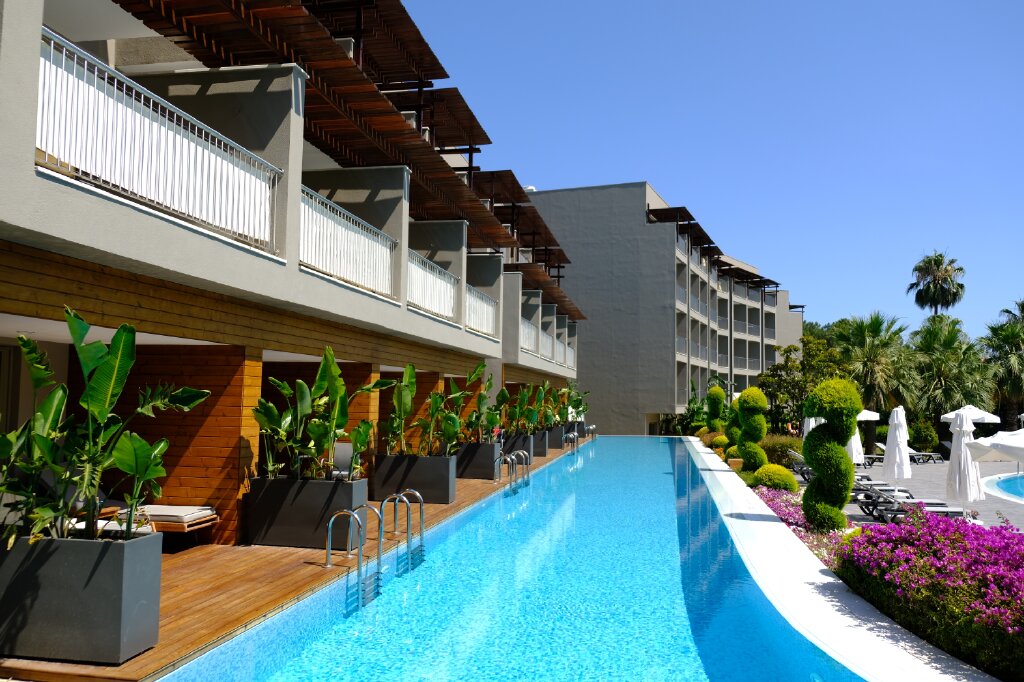 BarutHotelsTR's tweet photo. Recently renovated, #BarutHemera continues welcoming guests throughout the year in the heart of Side's historic and natural environment by offering high quality service and unlimited amenities. 
🏨@baruthemera
https://t.co/wmLllF1fNQ 
📞 (0090) 444 96 00
#BarutHotels https://t.co/H4O6ee2D04