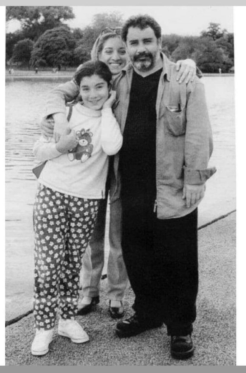 “Dert etme iyiyim ben ara sıra mahşer ara sıra yaşama hırsı”...

Kürt düşmanlığı yüzünden Kürtçeden korkanlar tarafından sürgün edildin ,canını verdin sürgün kent Paris’te nice hasretlere.
Toprağının,insanının,sevdiklerinin özlemiyle yitip gittin.
Saygı ve özlemle #AhmetKaya