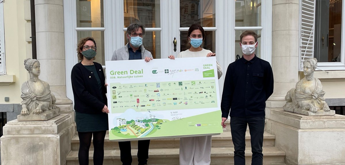 OmgevingVL's tweet photo. Meer dan 100 bedrijven en organisaties uit de #tuinsector engageren zich om de komende jaren te zorgen voor klimaatbestendige #tuinen met veel #biodiversiteit. Green Deal Natuurlijke tuinen ondertekend @Zu_Demir 
https://t.co/CGjOSiOUef https://t.co/Sbc362RPMk