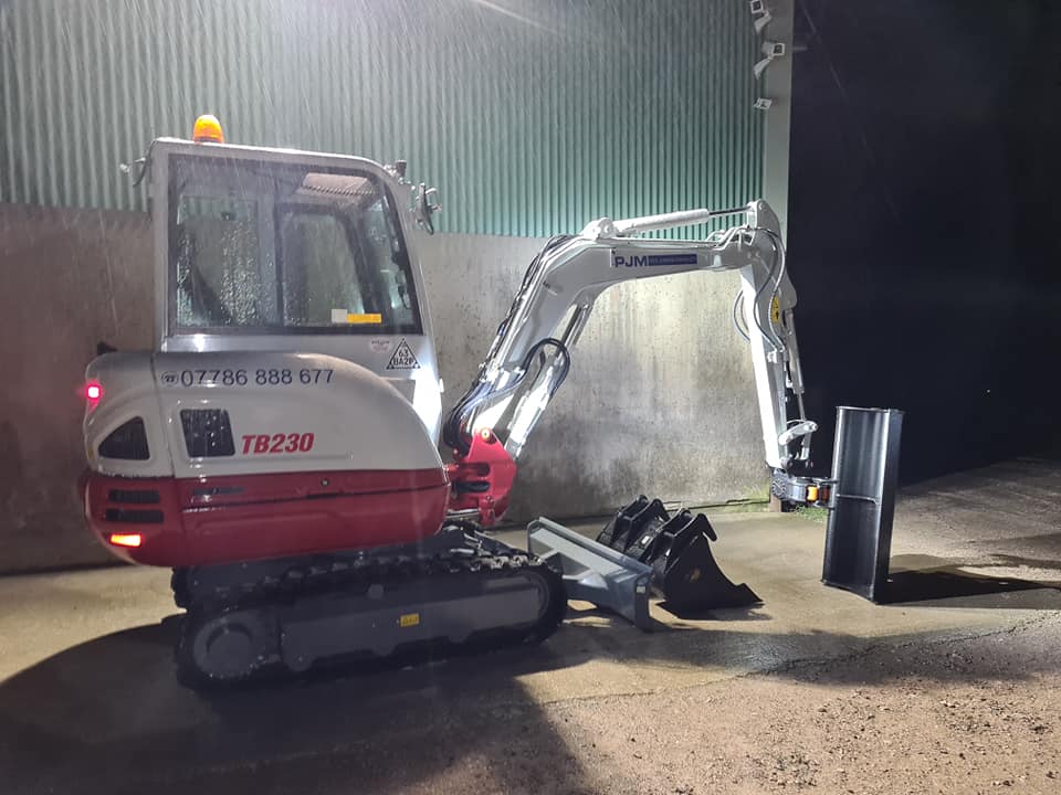 HillEngineering's tweet photo. Takeuchi TB230 going out from Glyn Lloyd & Sons Ltd to PJM Civil Engineering Ltd fitted with our Tefra Tilt fully hydraulic hitch. Thank you PJM & Glyn Lloyd & Sons for your custom.
#simplysafe #quickertofit #madeinNI
Tel: 02830252555
Email: enquiries@hillattach.com https://t.co/rfYdueNo7A