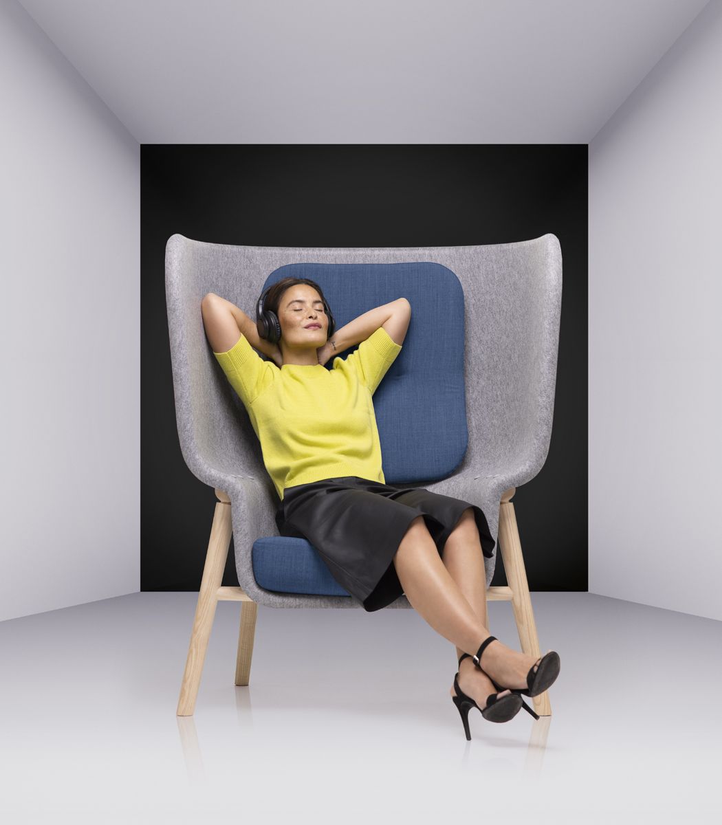 designboom's tweet photo. privacy has never felt or looked so good thanks to the updated pod chair by @DeVorm, which is now available in 11 colors in total https://t.co/pmNOTEr4BB https://t.co/mbv7drjANF