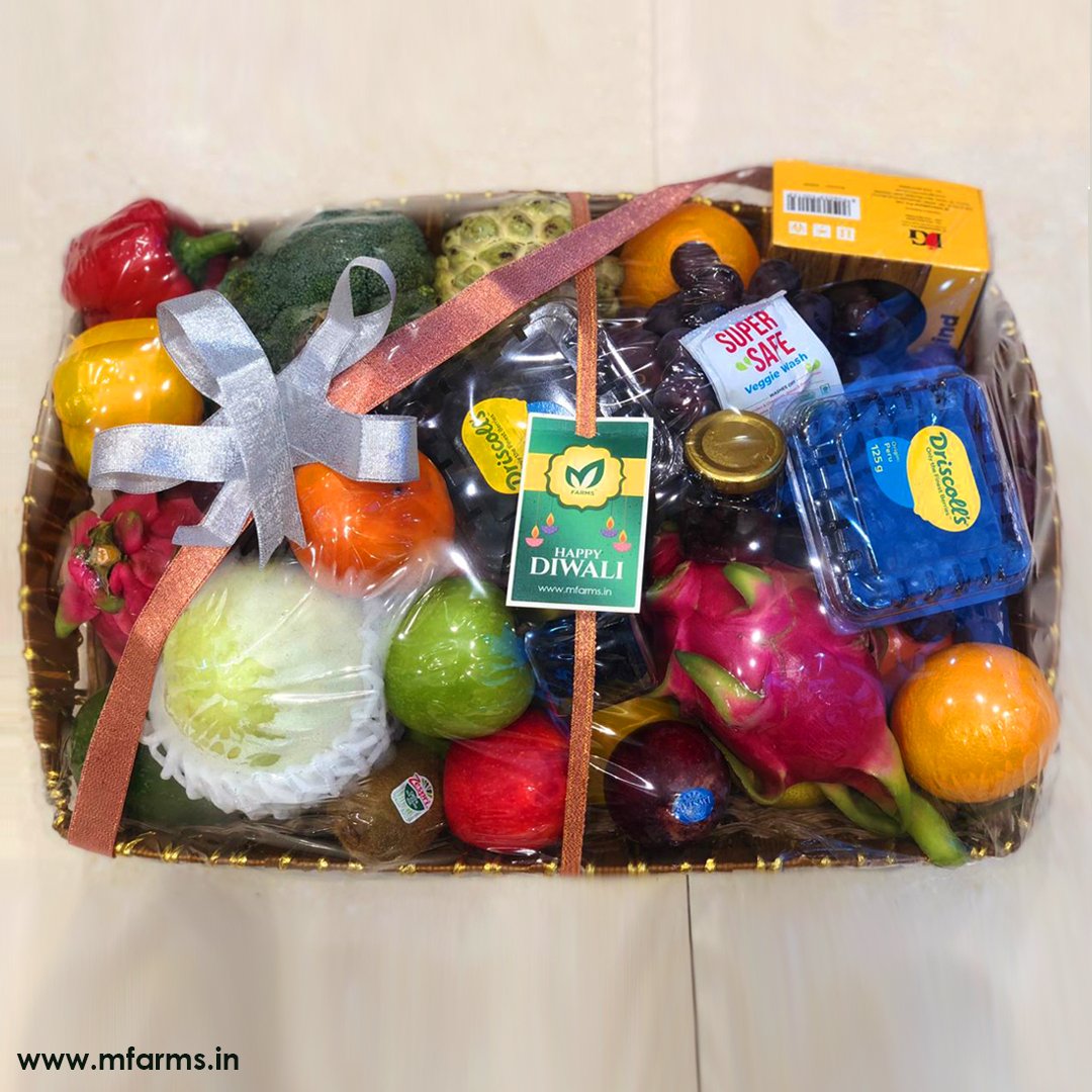 M_Farmss's tweet photo. These definietly were a "Basket full of Joy". From tropical fruits, exotic vegetables to relish worthy snacks, these baskets added an extra charm to the festive season.   Missed out on sending a gift to your friends or family? 
Then these baskets are waiting for you. Order Now! https://t.co/hoW1PaHvDL