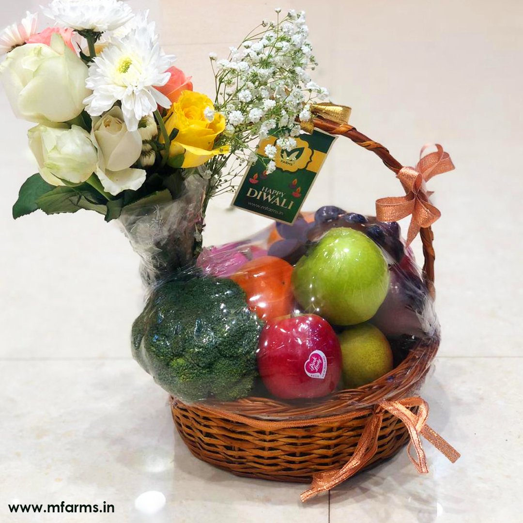 M_Farmss's tweet photo. These definietly were a "Basket full of Joy". From tropical fruits, exotic vegetables to relish worthy snacks, these baskets added an extra charm to the festive season.   Missed out on sending a gift to your friends or family? 
Then these baskets are waiting for you. Order Now! https://t.co/hoW1PaHvDL