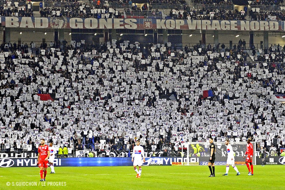 OL's tweet photo. 19 Novembre 2017 au @GroupamaStadium 👀
#OLRétro https://t.co/aYQovL6oXf