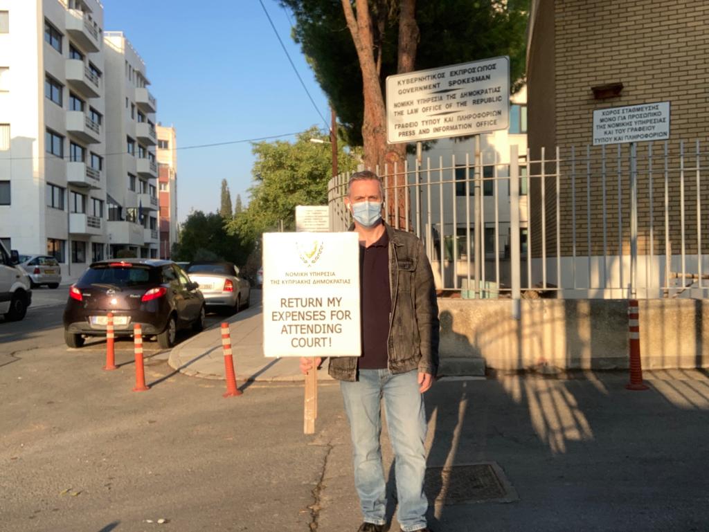 Beyond_Contempt's tweet photo. CONORS BEEN ARRESTED! I'm Michaela Conor's wife, I'll control his account till he returns.
He was arrested protesting the Attorney General for the return of our expenses for attending court as a witness for the state &amp; victim of assault in 2008. This is my last photo of him 7:30 https://t.co/4MbaMRhkWC