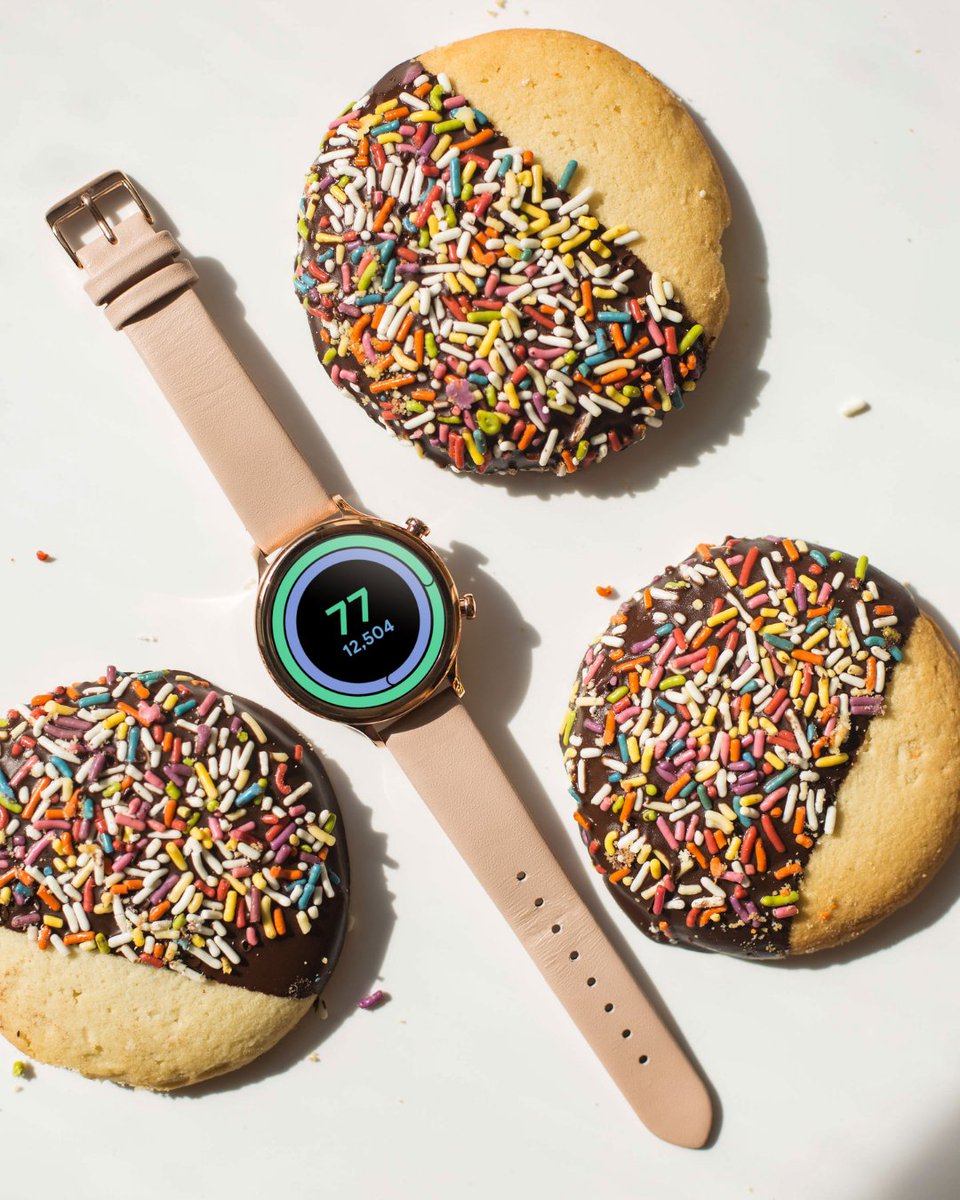 Mobvoi_Official's tweet photo. Reward yourself for reaching your goal. 🍩🍪🍰
#MondayMotivation #TicWatchC2PLUS https://t.co/x8aS27qQBx