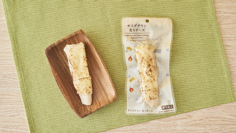ローソン On Twitter 人気動画クリエイターの竹脇まりなさんに紹介いただきました 人気のサラダチキンにチーズがのった サラダチキン 炙り チーズ です 糖質を気にする方のおつまみにもおススメです ローソン おうち呑み おうちごはん Https T Co