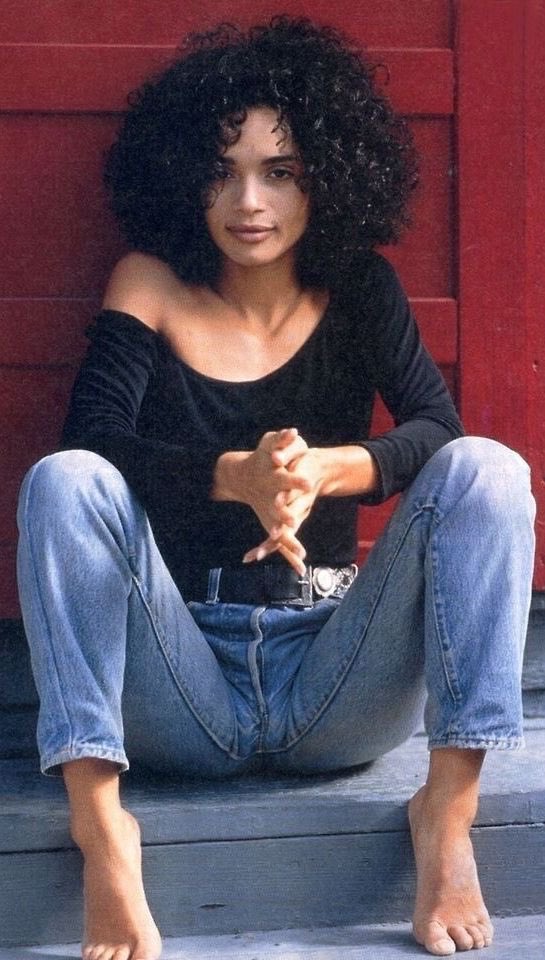Happy 52nd birthday to actress and activist, Lisa Bonet! 