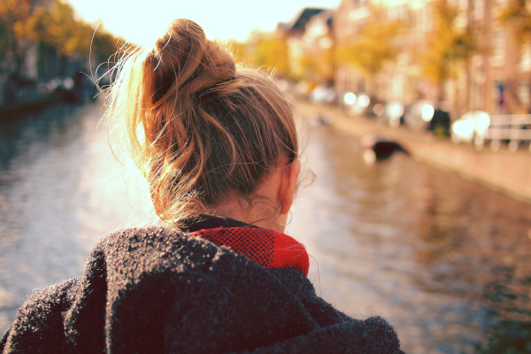 De VNG vindt dat er in de jeugdzorg 3 verbeteringen nodig zijn op stelselniveau. Om deze boodschap kracht bij te zetten, geven we deze week 5 praktijkvoorbeelden mee aan de Tweede Kamer. Als eerste de richtlijn gebruikelijke hulp van <a href="/gem_groningen/">Gemeente Groningen</a>: vng.nl/nieuws/de-gron…