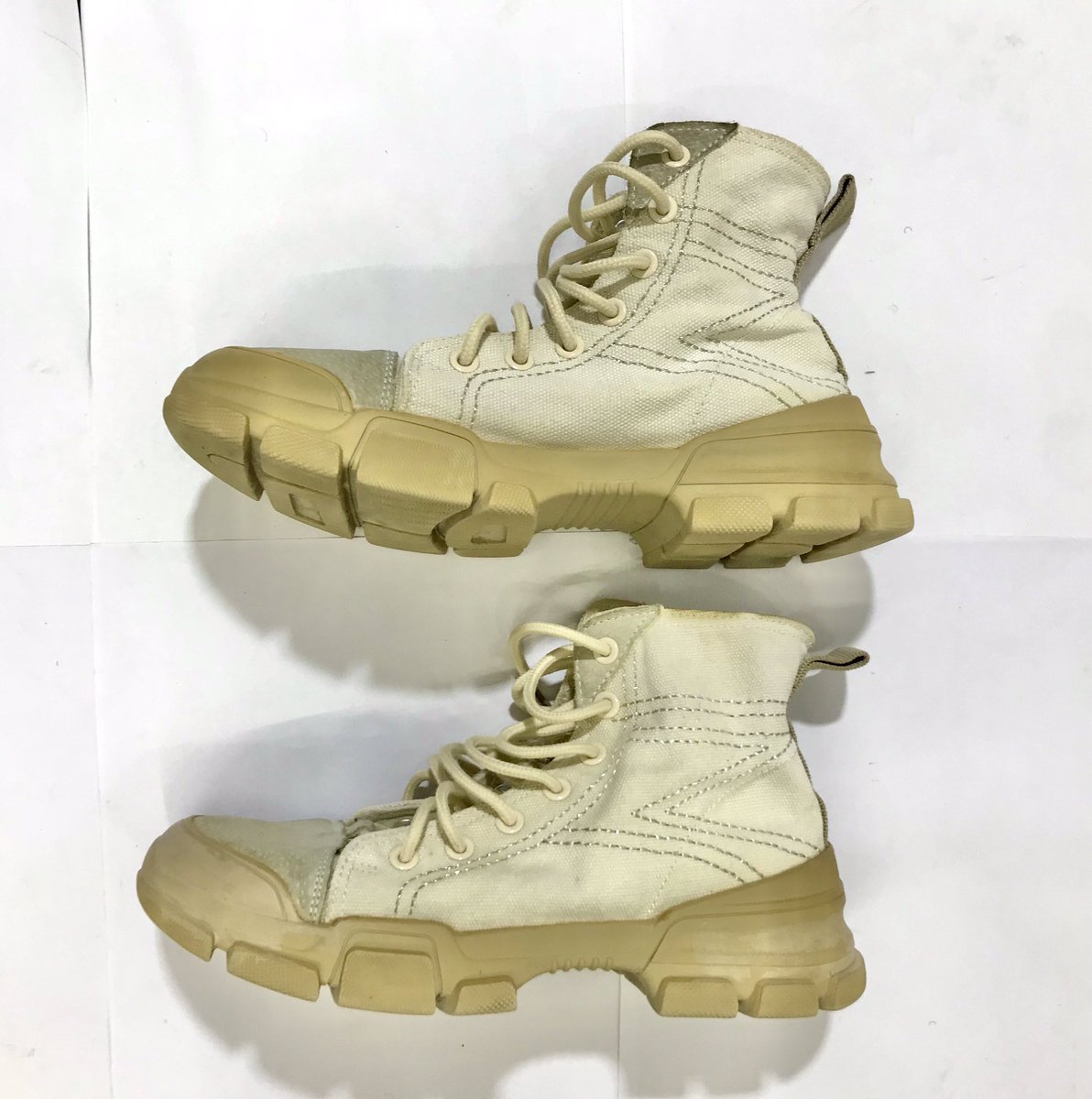 _footed's tweet image. NEW STOCK AVAILABLE⚡️⚡️....Please retweet, my customer is on your TL🙏🏼

First frame : Off White Air Jordan | size 42 | #10,000

Second frame : Huanqui Boots| size 38| #8,000

Third frame : Li-Ning Sonic 7 | size 41/42| #7,000

Please Retweet and Send a DM to order⚡️⚡️