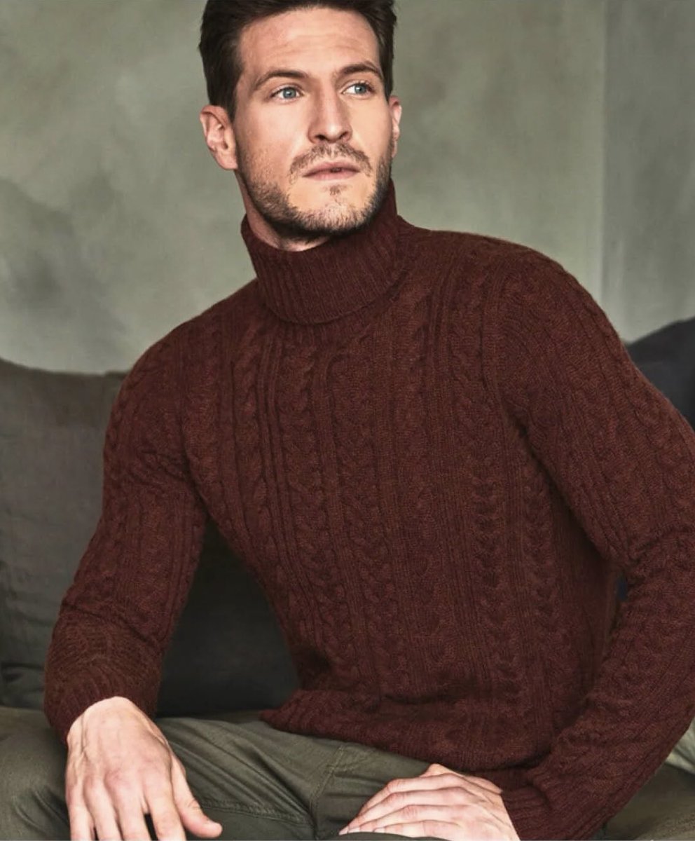 PureCollection's tweet photo. The luxe man 🤍✨

This chunky wool cable knit will keep you warm and stylish as the nights grow longer and the days grow colder.

The perfect gift for him this Christmas, or a treat for yourself 🤍✨

#luxe #mondaythoughts #christmas #purecollection #giftforhim https://t.co/JirQHgxxYr