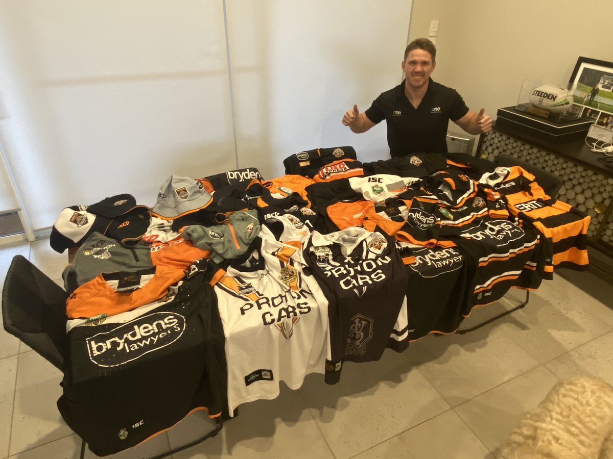 chrislawrence04's tweet photo. Hey Guys, 

Given the boys have just started pre-season I thought it was probably time to clean the cupboard out. 
I have plenty of gear that has been building up over the years, so I am GIVING A HEAP OF IT AWAY!  I will announce 3 lucky winners. https://t.co/IIfA3oHKm7