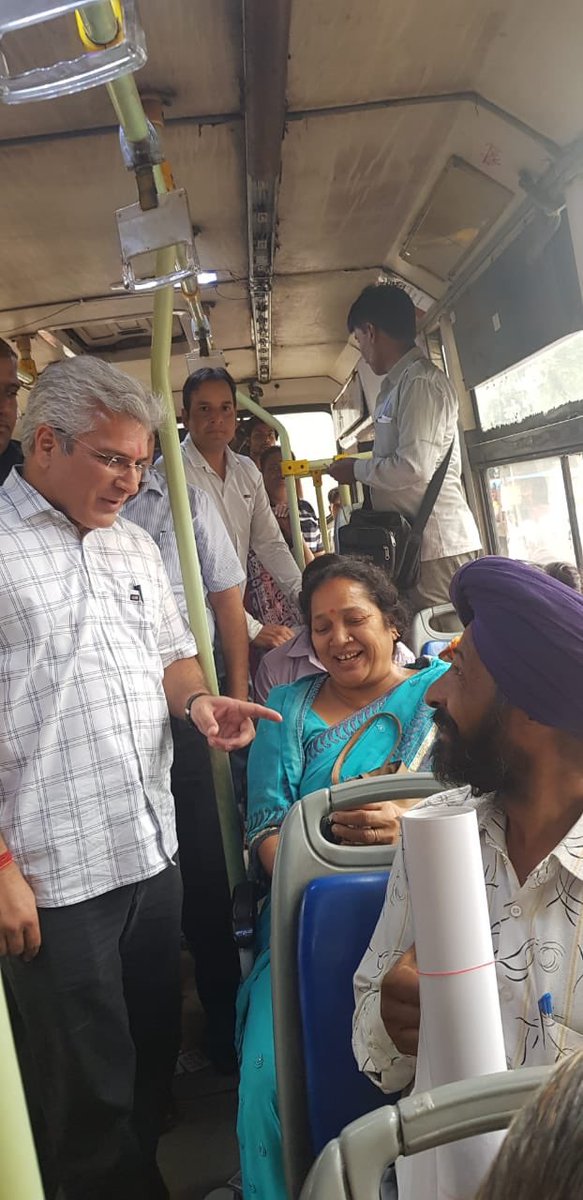 kgahlot's tweet photo. भाई दूज के अवसर पर पिछले वर्ष@ArvindKejriwalजी द्वारा महिलाओं के लिए बसों में मुफ्त यात्रा हेतु पिंक पास की शुरुआत की गई।आज सभी बसों में महिला कंडक्टर एवं मार्शल नियुक्त हैं।कॉन्टैक्टलेस टिकट ट्रायल के दौरान भी 75% टिकट, महिला यात्रियों द्वारा ही खरीदी गईं।#Dillimeinladiesfirst https://t.co/z0OhNMmYfV