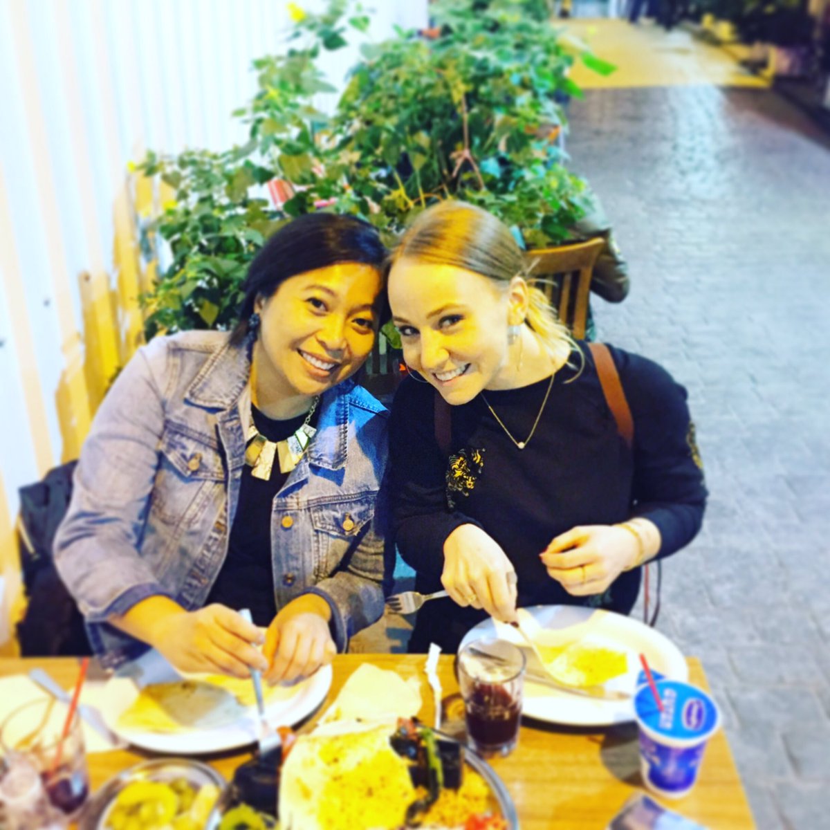 TematiqueTour's tweet photo. We help you experience all the flavors the city has to offer by guiding you through Istanbul’s best #streetfood area called #Beyoglu or a.k.a. #Pera 😋🇺🇸

#IstanbulFoodTour #IstanbulFoodGuide #Taksim #Turkey 🇹🇷 #TurkishFood #IstanbulPrivateTours #IstanbulTours https://t.co/0e8RGfjrTn