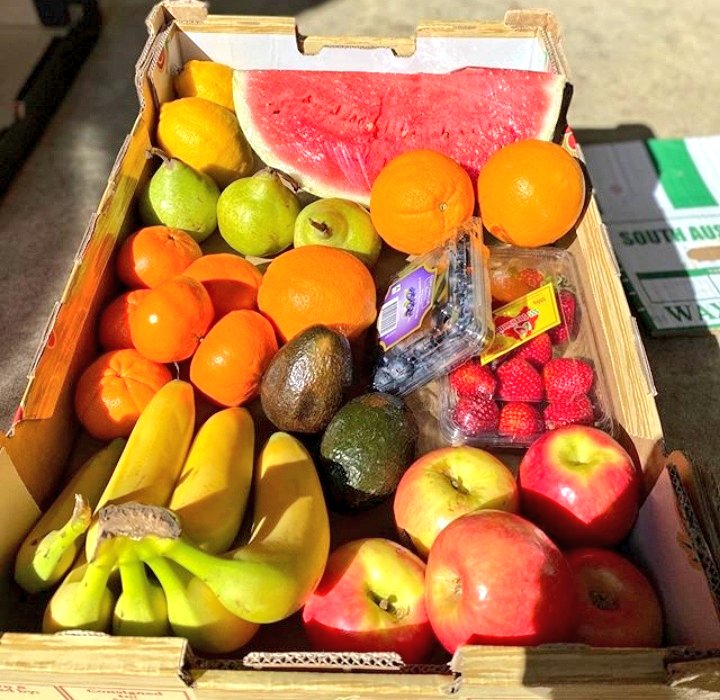 FreshFoodsZim's tweet photo. If you have a few friends coming over for lunch or a braai make sure you have fruits and fruit salads, then kick back and catch up with your peeps. 

To order your fruit basket, simply WA 0712517288 now https://t.co/7etGEkMRFs