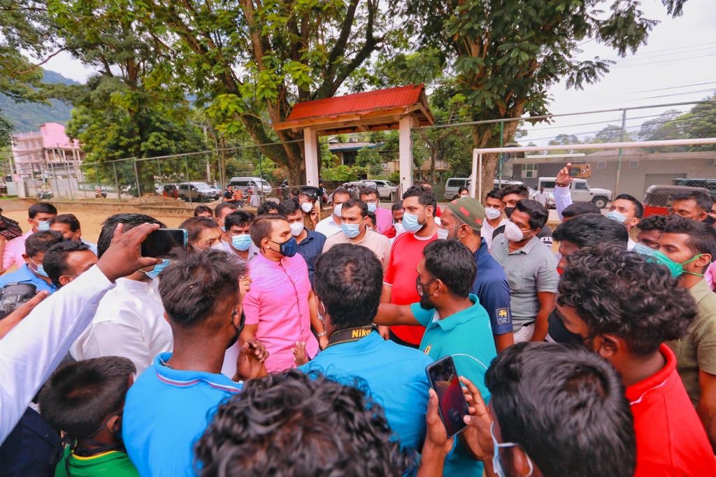 mo_lanka's tweet photo. තරුණ හා ක්‍රීඩා අමාත්‍ය @RajapaksaNamal මාතලේ "එඩ්වඩ් පාර්ක්" නිරීක්ෂණය කළ අතර ක්‍රිකට් ආයතනය සමග සාකච්ඡා කර මෙම ක්‍රීඩාංගනය ක්‍රිකට් ක්‍රීඩා කිරීමට යෝග්‍ය පරිදි සංවර්ධනය කර දෙන බව අමාත්‍යවරයා මෙහිදී ප්‍රකාශ කළා. මේ අවස්ථාවට පාර්ලිමේන්තු මන්ත්‍රී @premi10koon ද සහභාගි වුනා. https://t.co/Xgfw2kyIJV