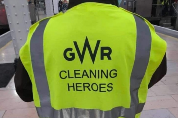 RMTunion's tweet photo. RMT demands withdrawal of patronising and hypocritical Hi Vis cleaning vests issued to @GWRHelp cleaners
https://t.co/hlOGMjDriQ https://t.co/Wsg2CYBHjs