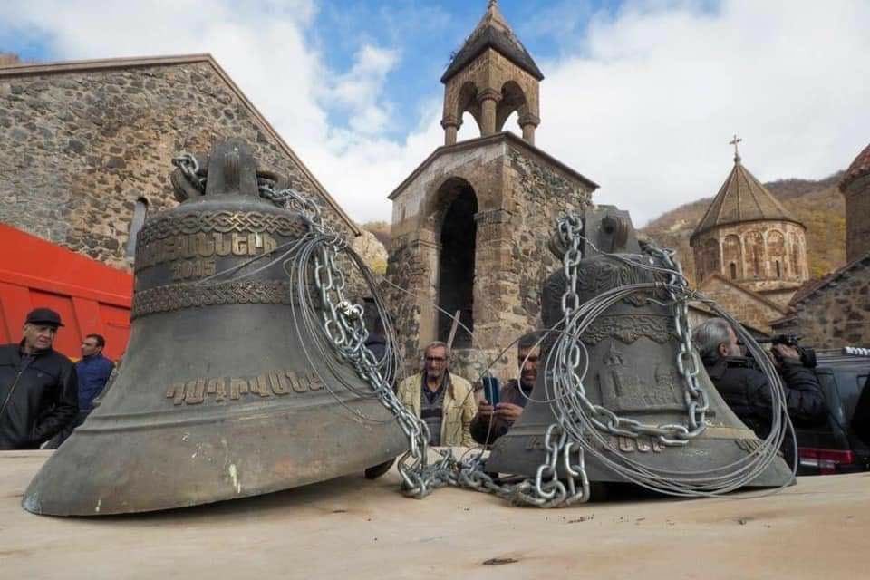 SBaghirli's tweet photo. Armenians have illegally taken bells, portraits, crosses from Dadivank Monastery that belonged to Albanians!
What are you @UNESCO still waiting for?!
#Armenia #culturalterrorism #Unesco #KalbajarisAzerbaijan #Monastery #Christians https://t.co/Uz8g7PLzDM